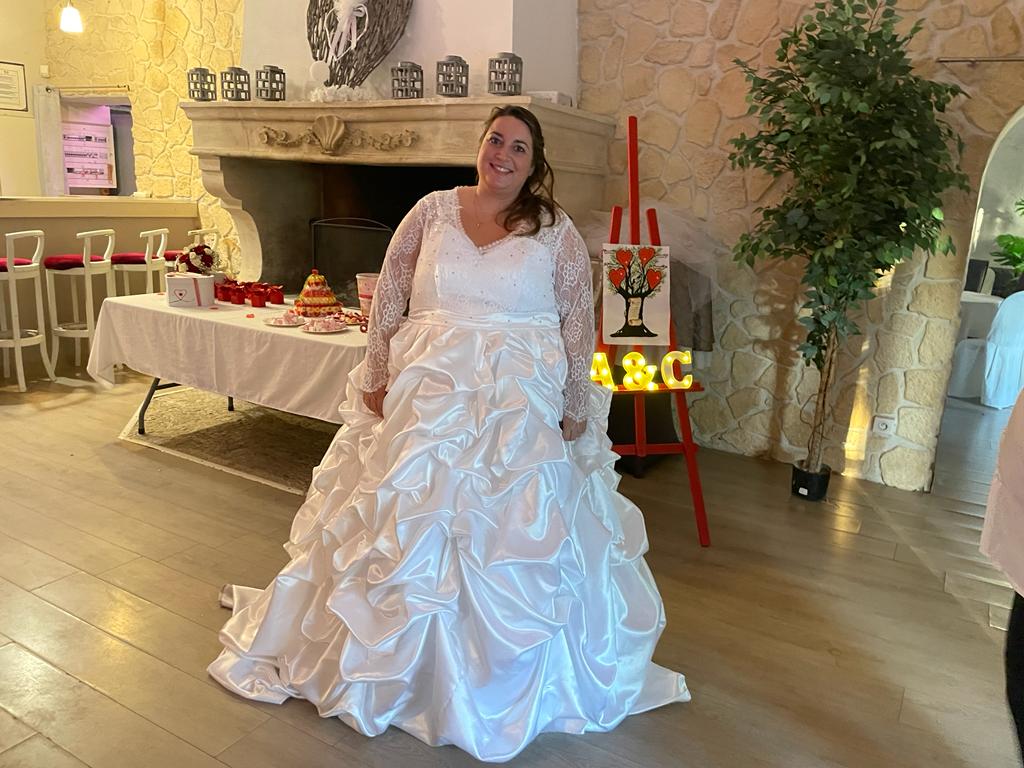 Robe de mariée blanche à volants sur mesure