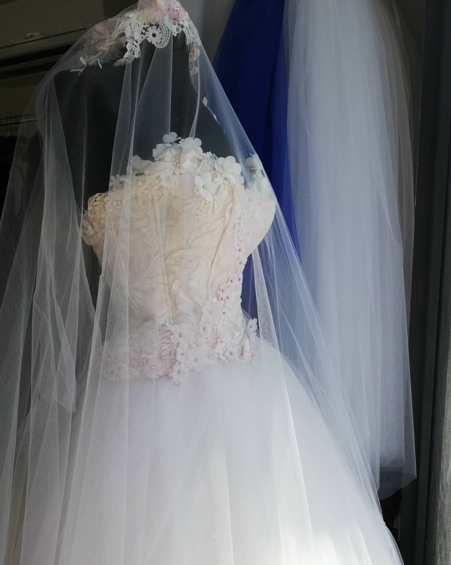 Robe de mariée avec voile
